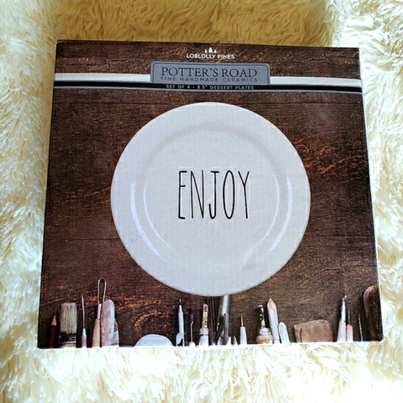 NIB Potters Road 8.5 inch dessert plates - Picture 1 of 6